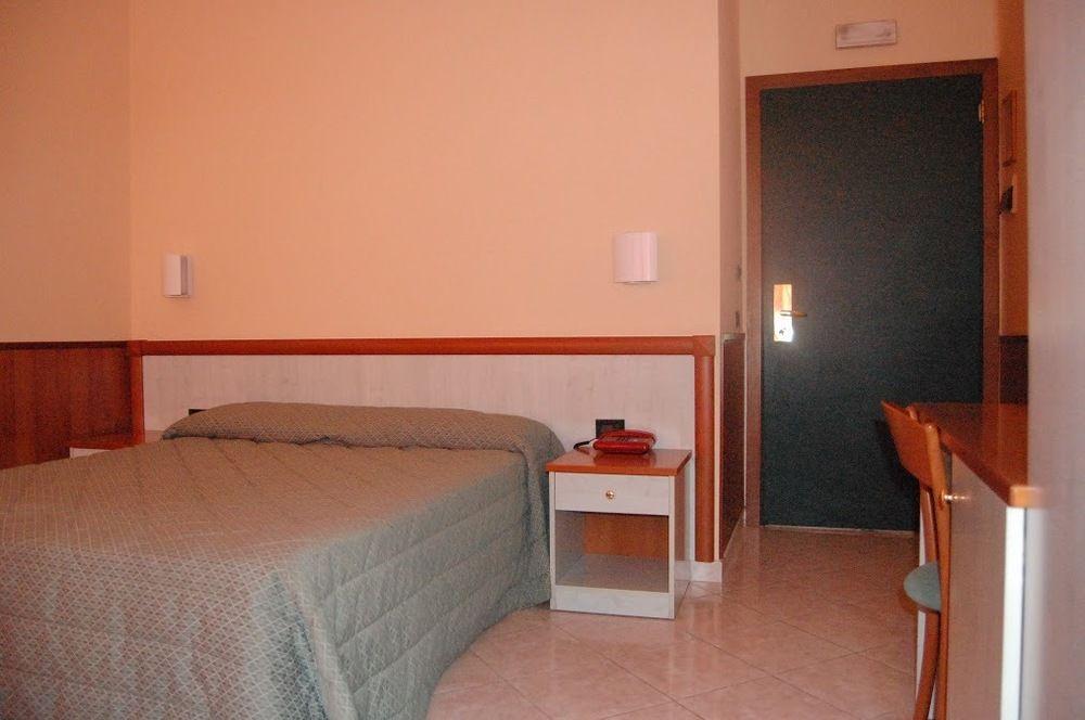 רומא Hotel Laurence מראה חיצוני תמונה