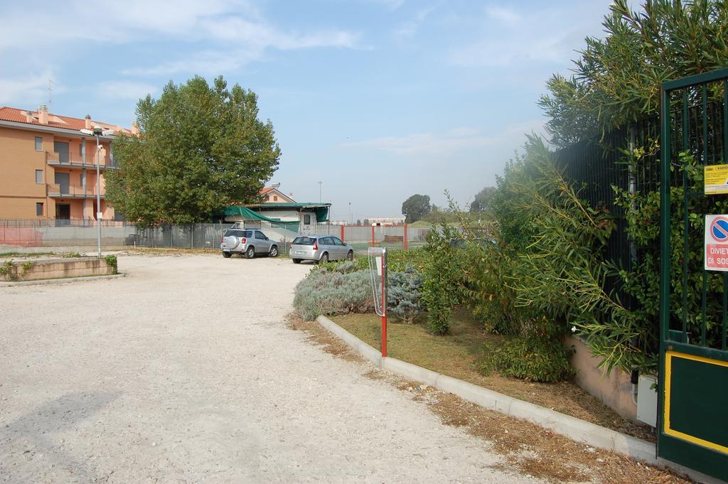 רומא Hotel Laurence מראה חיצוני תמונה