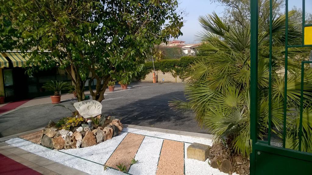 רומא Hotel Laurence מראה חיצוני תמונה