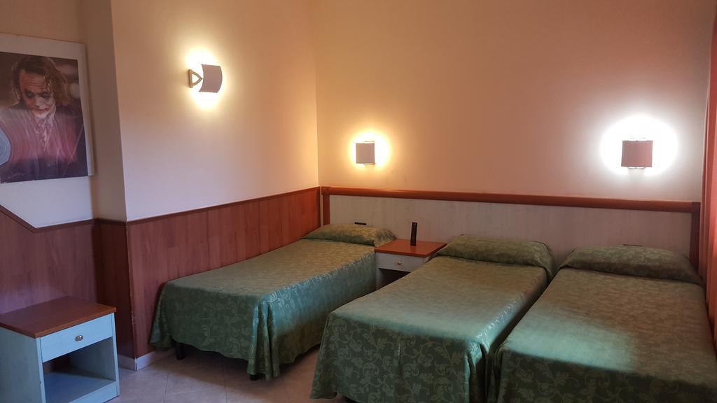 רומא Hotel Laurence מראה חיצוני תמונה