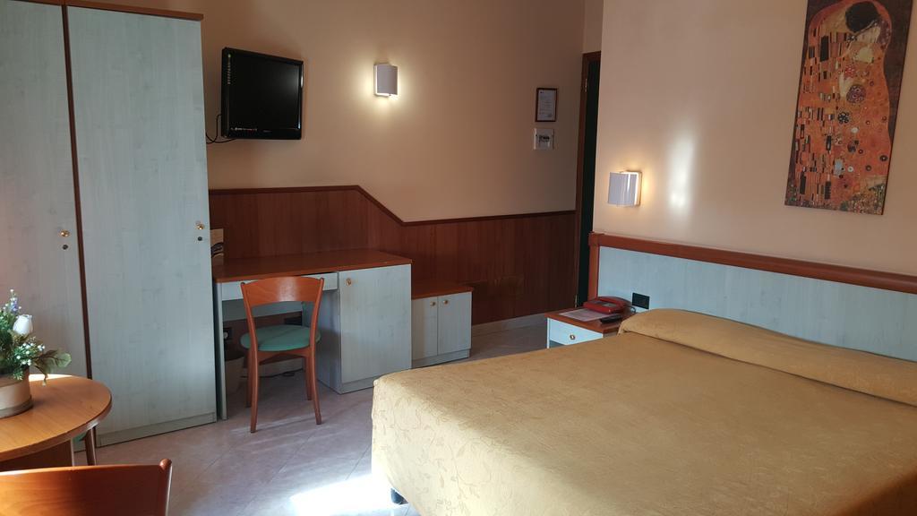 רומא Hotel Laurence מראה חיצוני תמונה
