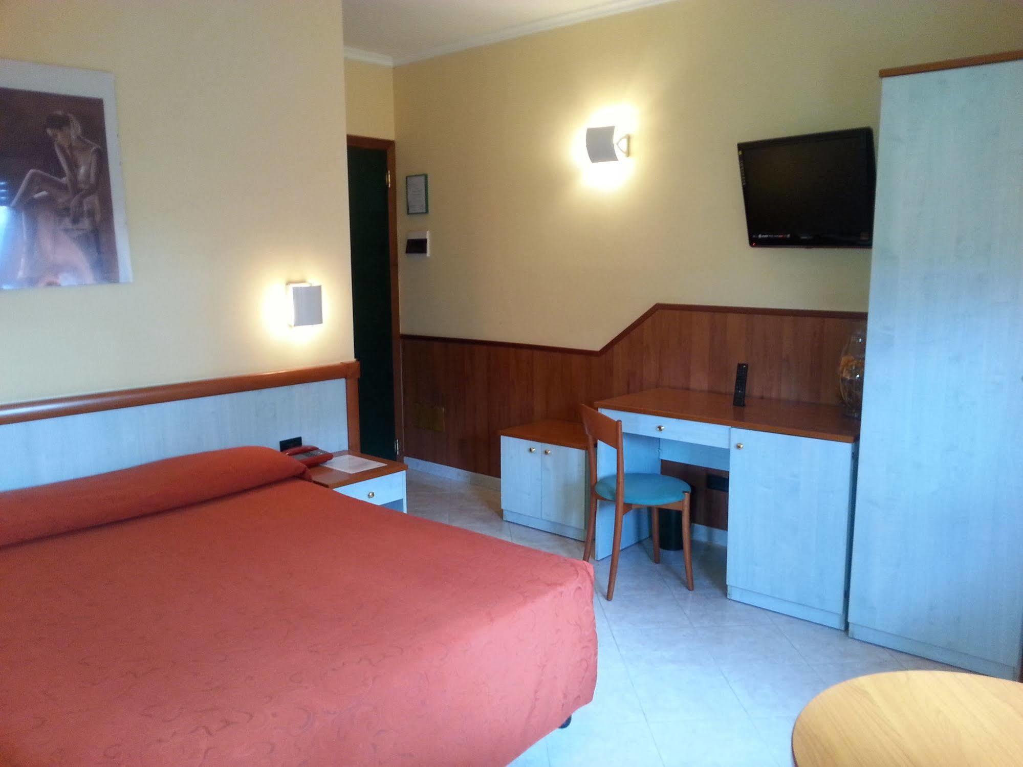 רומא Hotel Laurence מראה חיצוני תמונה